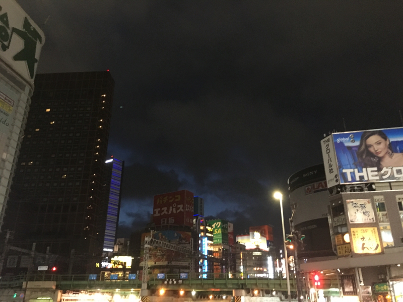 打ち上げ花火、下から見るか？横から見るか？を今見るか？