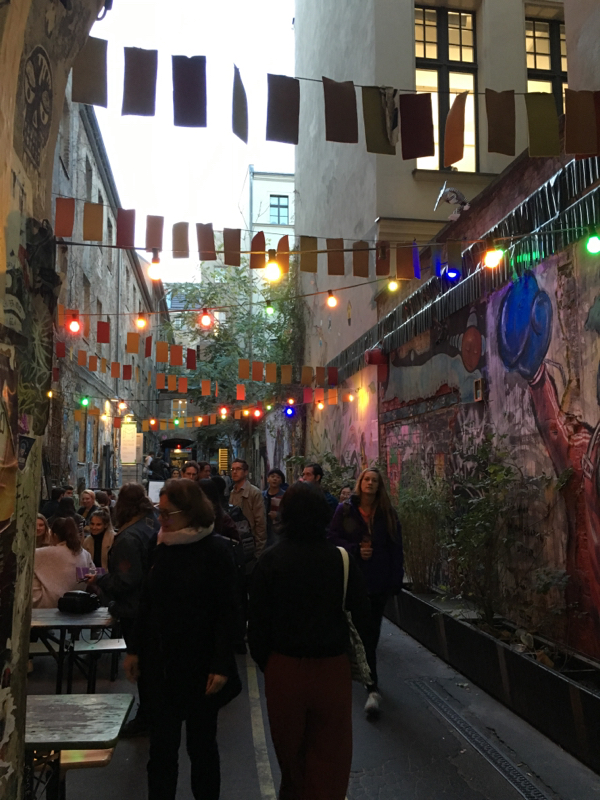 #1-1 海外に住んでいてどんな時に「自分は日本人だな」と思いますか？