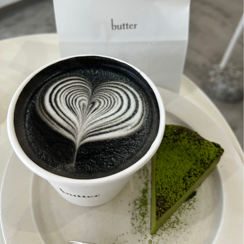 butterでチャコールラテ飲みました