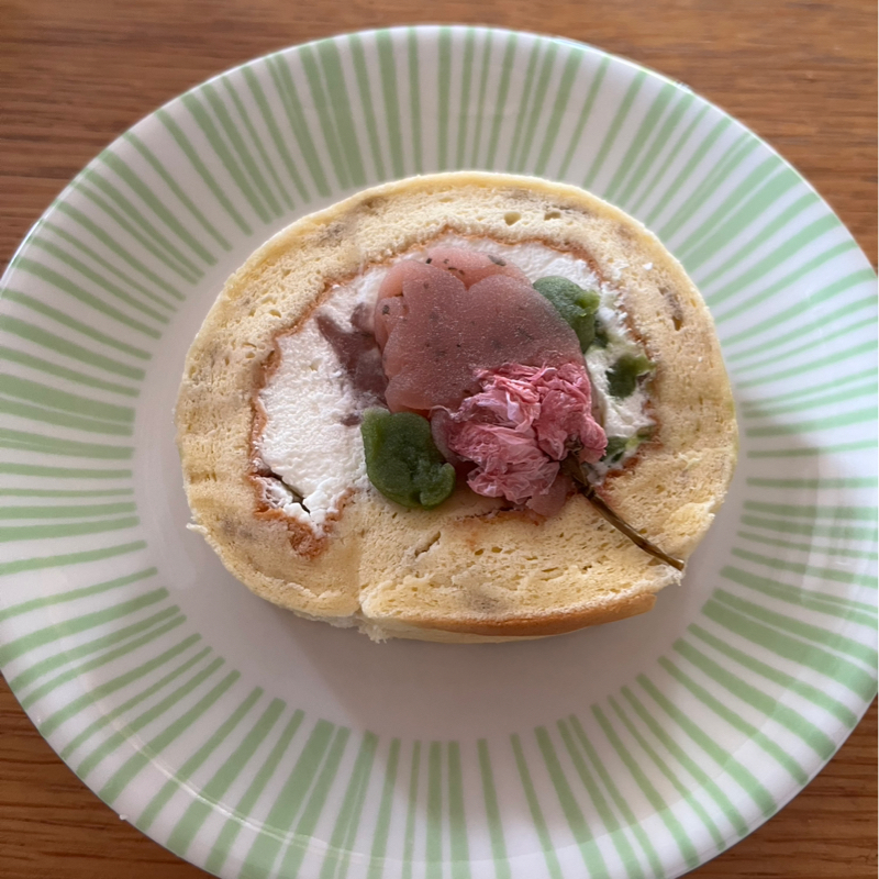 桜の米粉豆乳ロールケーキに癒されました