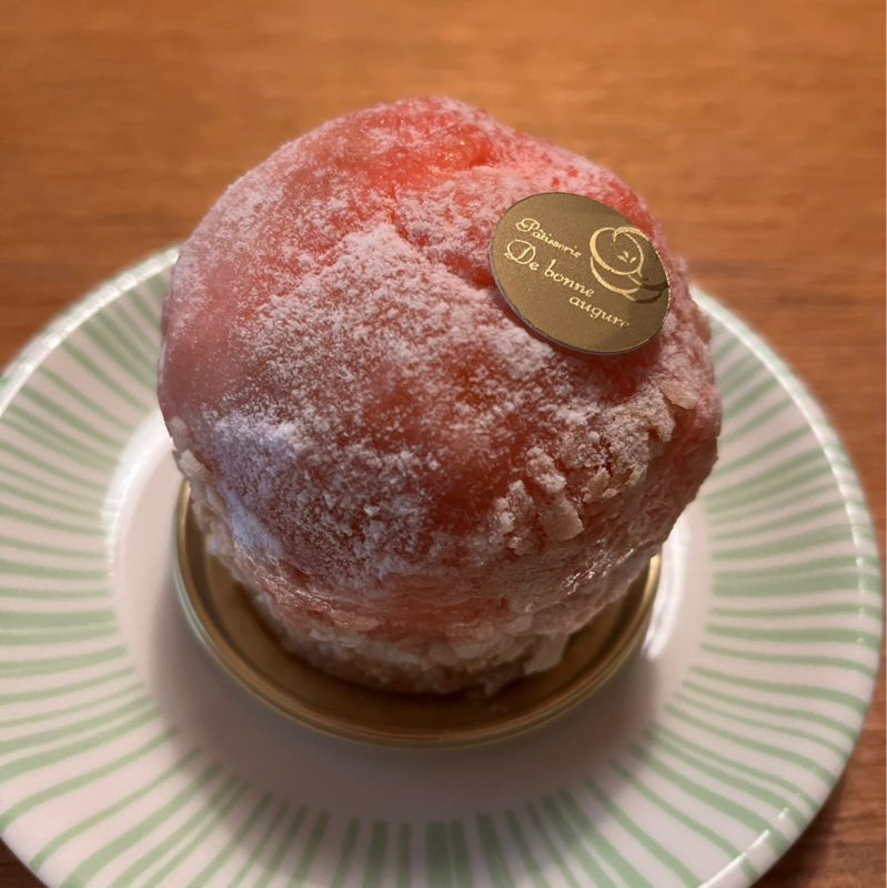 丸ごと一個桃を使ったケーキを食べました