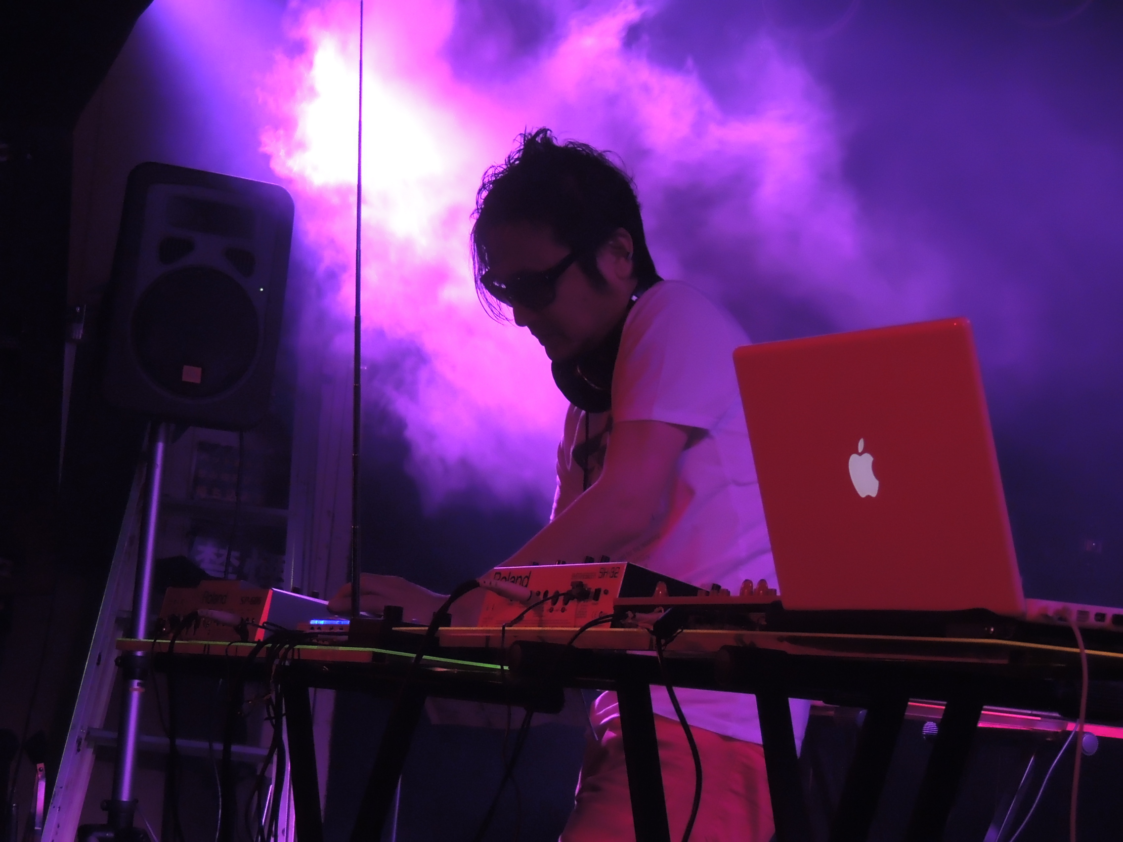 レコーディングにスピッツのメンバーが参加し、またスピッツのライブ、打ち上げに招待された話。