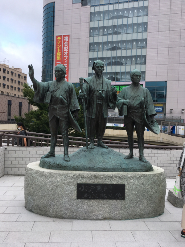 控えめに露出すること