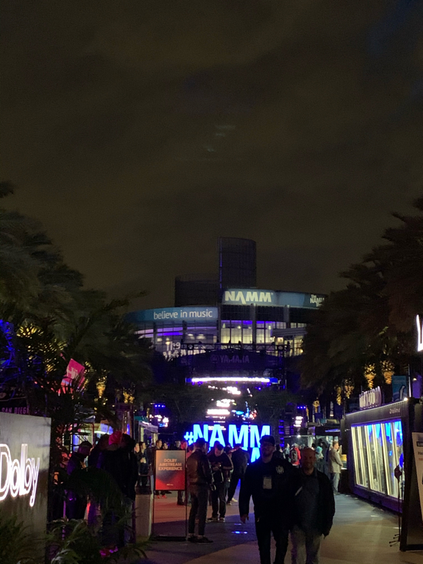 NAMM Show 1日目！すごい盛り上がりレポートー！ from Radiotalk episode artwork