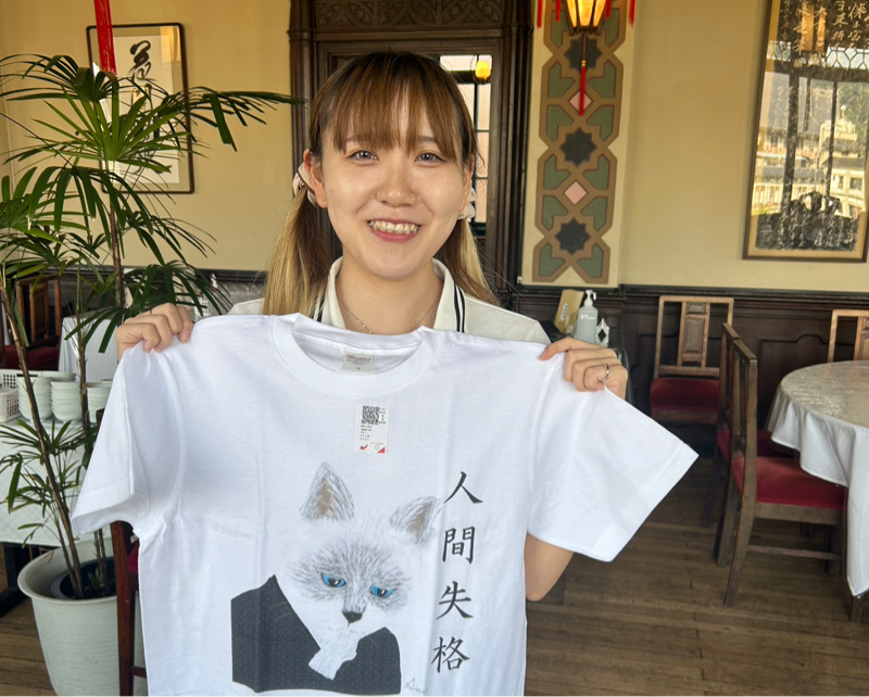 東華菜館で、文豪猫シリーズ撮影打ち合わせ① 太宰猫