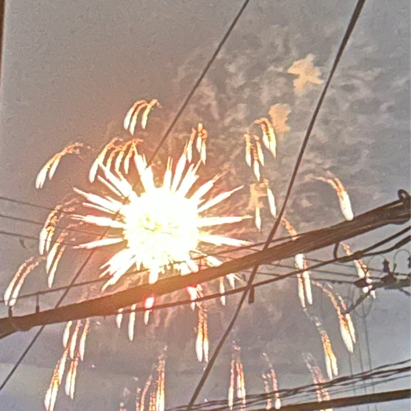 窓から花火