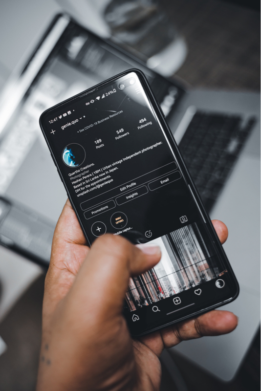 恋人のSNSに鍵かかってるのにフォロー申請する？