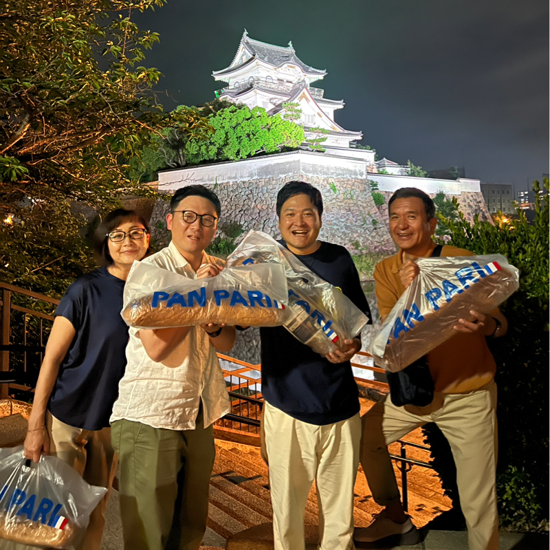#355 大きなパン、どう食べる？