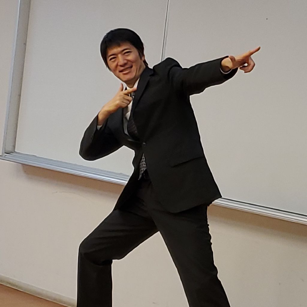 今年最後のデッサン会です👆長井秀和さんがモデルさんです👇