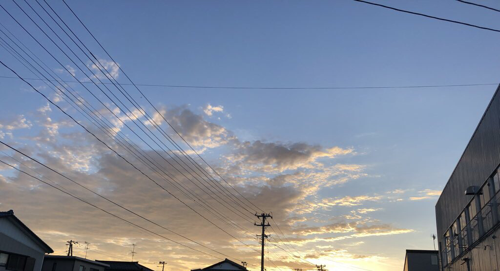 推しが生きる世界の空は美しい