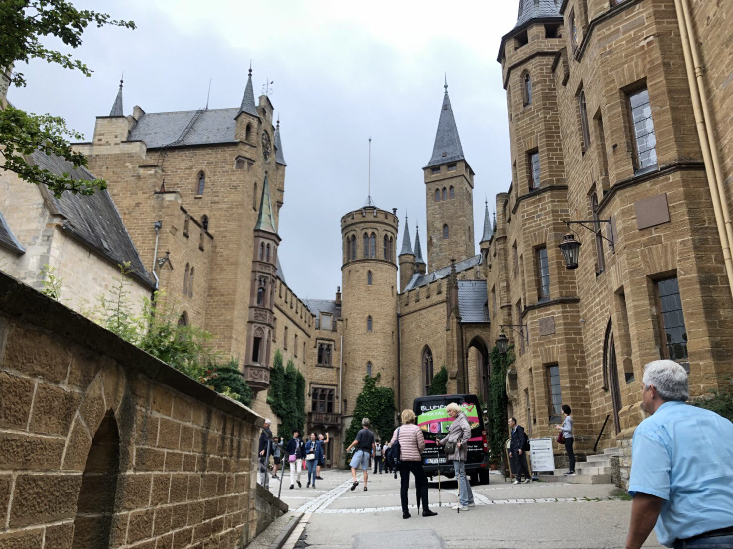 忍足従兄弟について