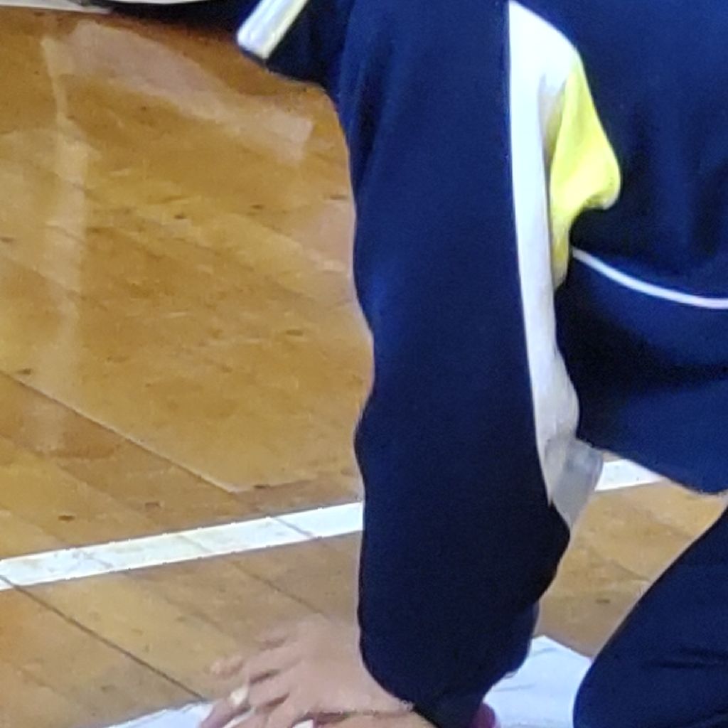 ノスラジ 昭和、灰皿のある列車と黒板の前で