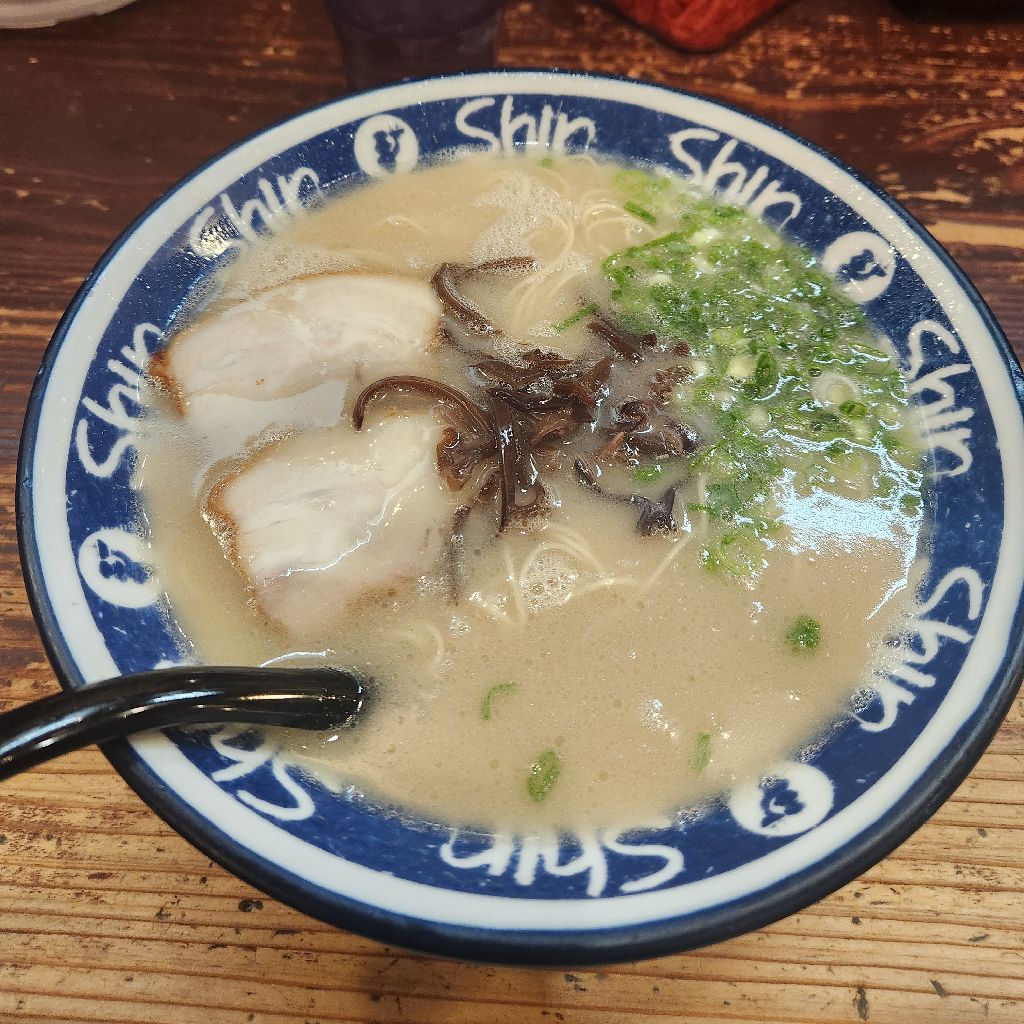 66/100 博多とんこつラーメンに辿り着いた！😋