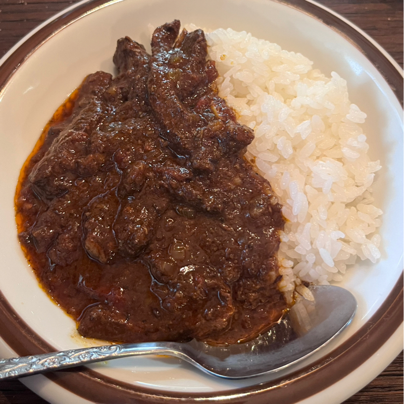 ポークビンダルカレーを食べるだけです。