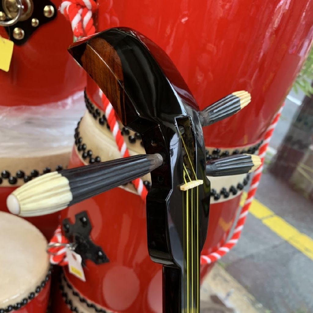 「黒木」の棹の「三線」とは？「黒檀類各種やアフリカンブラックウッド」の材の三線の現状について・・・