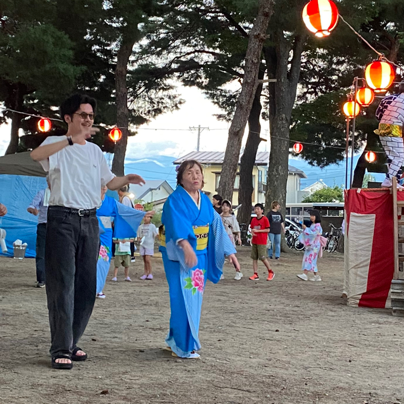 朝ラン27℃。信州新町の大盛りカツカレーと馬肉と鯨と蚕と女装と金箱地区の盆踊りと広告マン。#1590