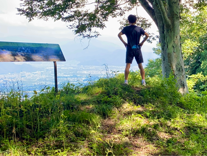 午後ラン34℃。髻山744.5m山頂からの下山ラジランで夏の甲子園と上杉謙信の千手観音像。#1598