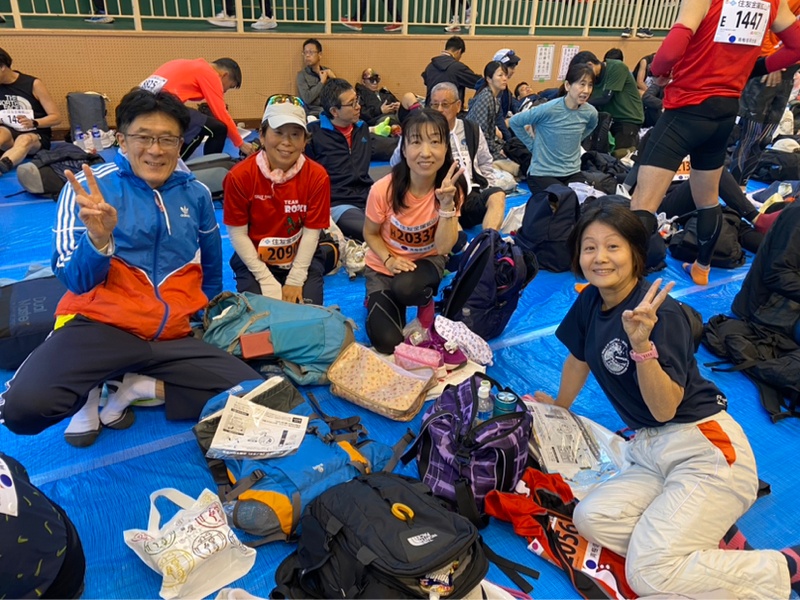 最高気温18℃の青梅マラソンの更衣室にていつものメンバーたちと語る今日のレースの意気込み。#1775