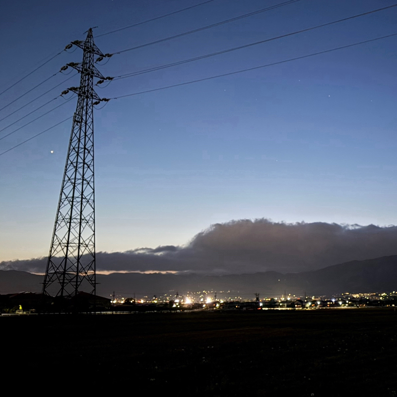 夜ラン11℃。魅惑的な匂いがついた夢とマラソンの世界新記録と寄る年波に抗う方法と筋肉痛。#1841