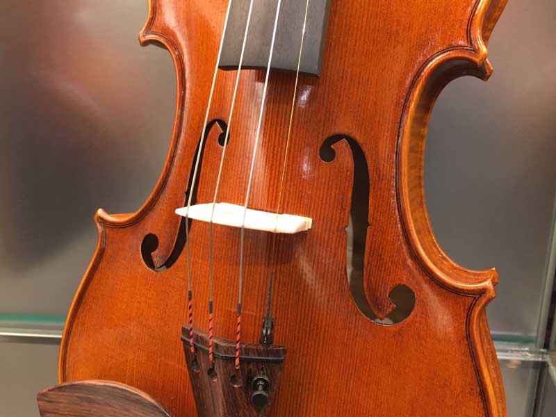 袴姿でドラゴン桜のテーマをバイオリンで。