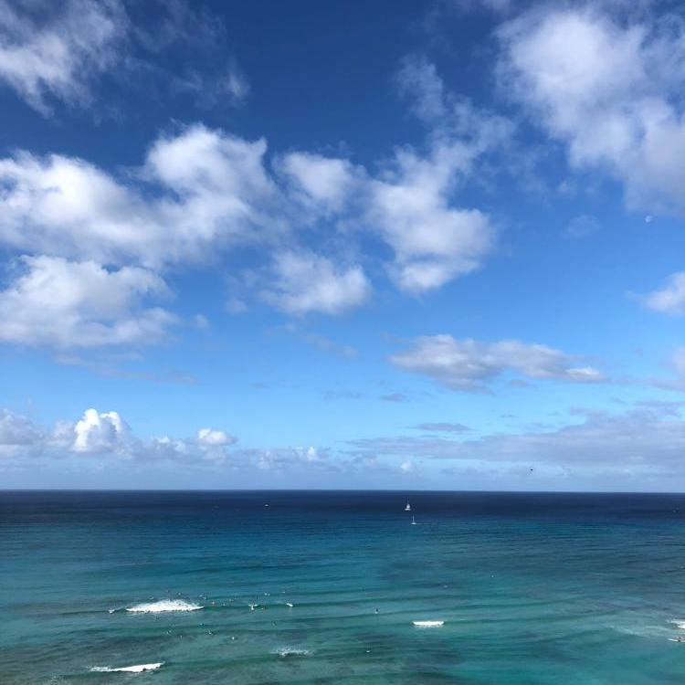 海外の店員さんってなんであんな優しくて楽しそうなの惚れちゃうんですけど