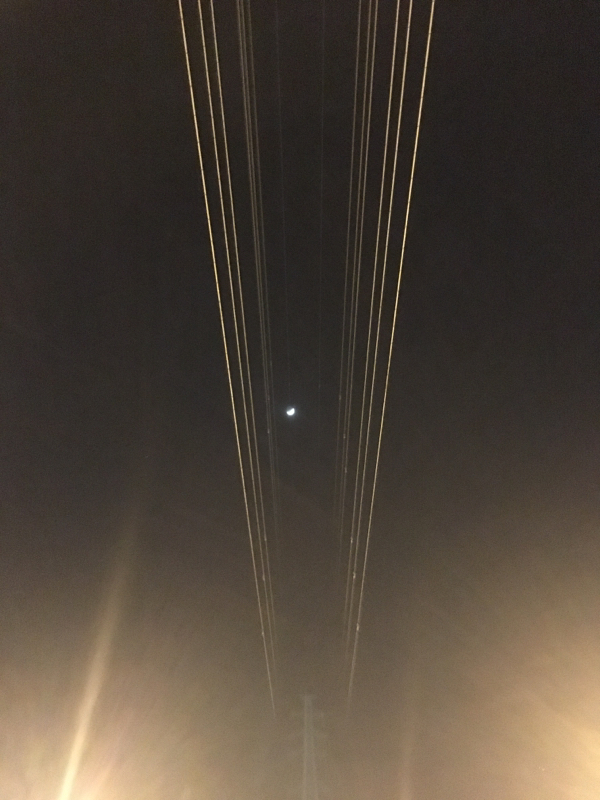 服の整理をしながら喋る「自己紹介とか服のこととか」