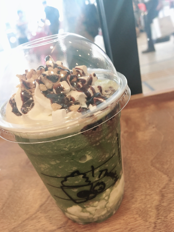 変わった女子が小さな幸せ探します。