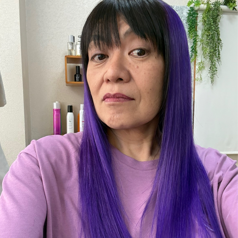 ひさ〜しぶりに休みをもらったので美容院に行き、紫量を増やしてきました！誰も気づいてくれへん#687