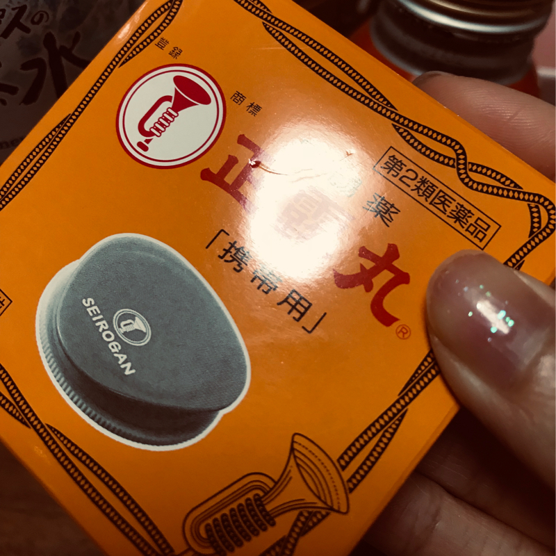 帰宅中雨に降られた女