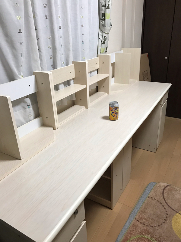 双子娘たちの勉強机が出来たぞぉ〜♪