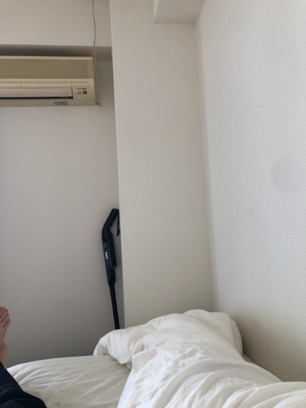 お布団の上から