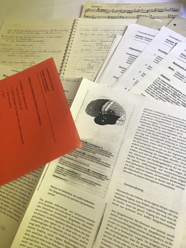 練習なしで演奏が改善されるのかどうか。