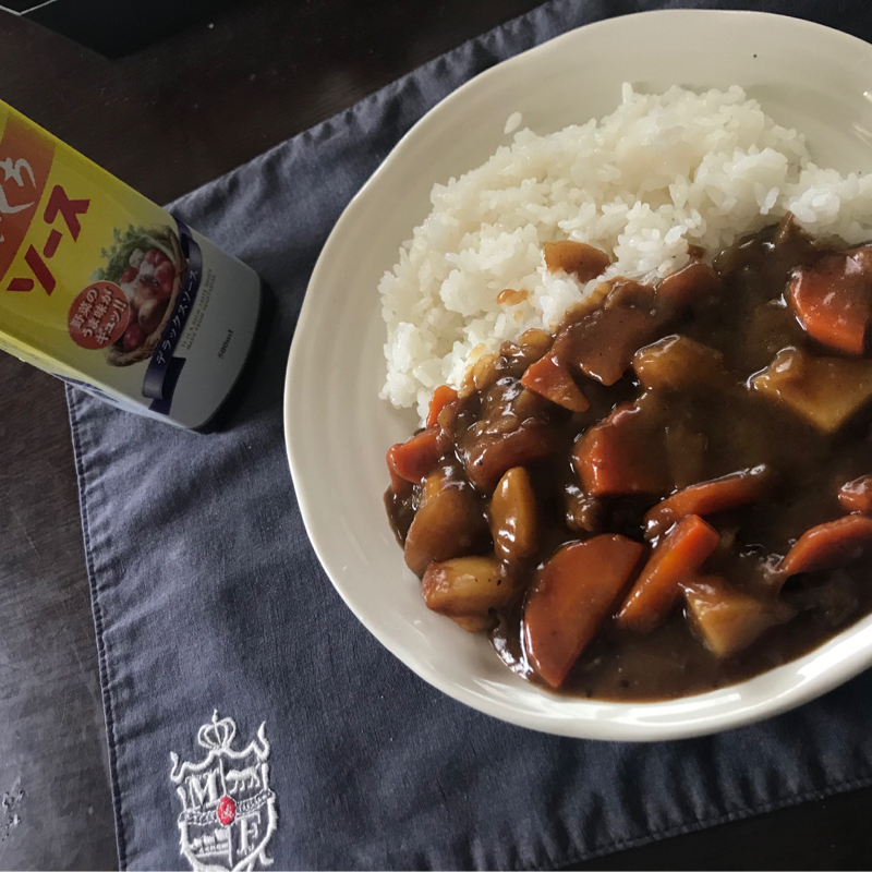 ひとりきり 歩いてく 雨の帰り道