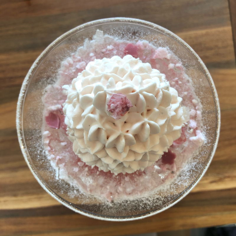 桜のパフェ・パフェにおける塩味の話
