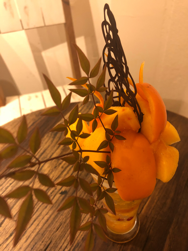 柿パフェを食べよう。