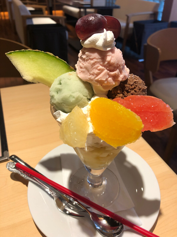 山手線フルーツパフェの店