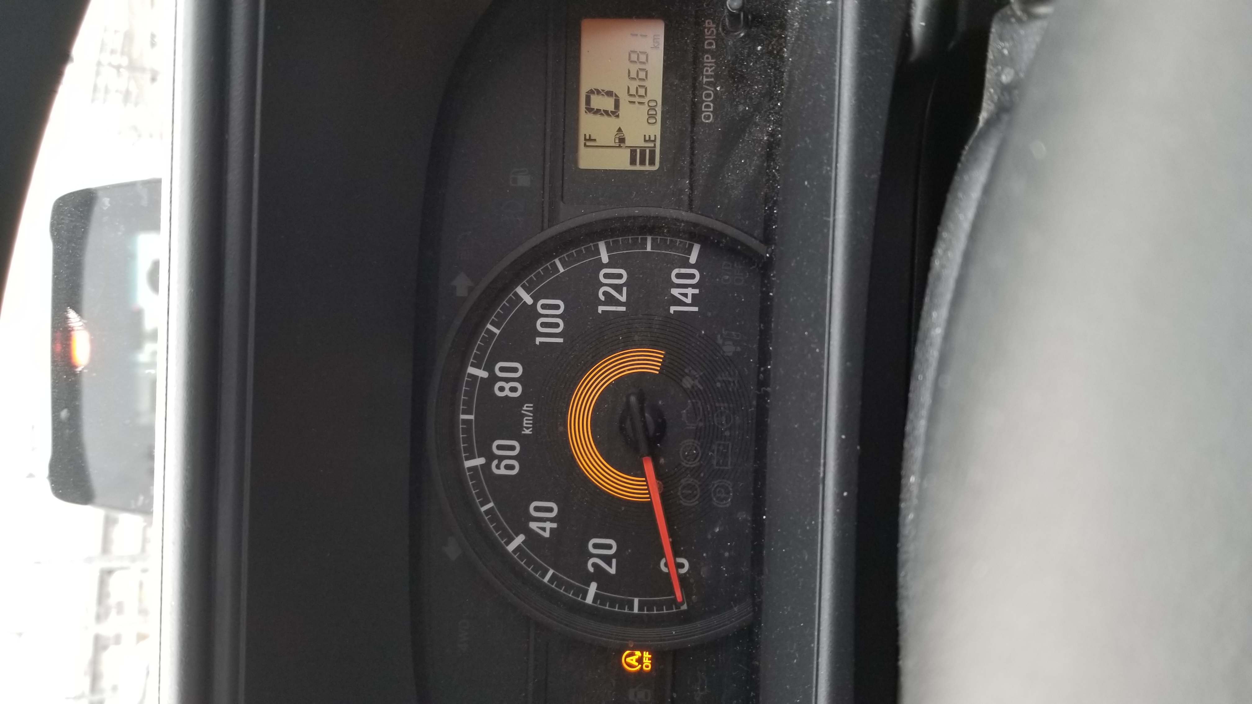 雑な運転中「一応ラジオです」～タクシーがレクサス～