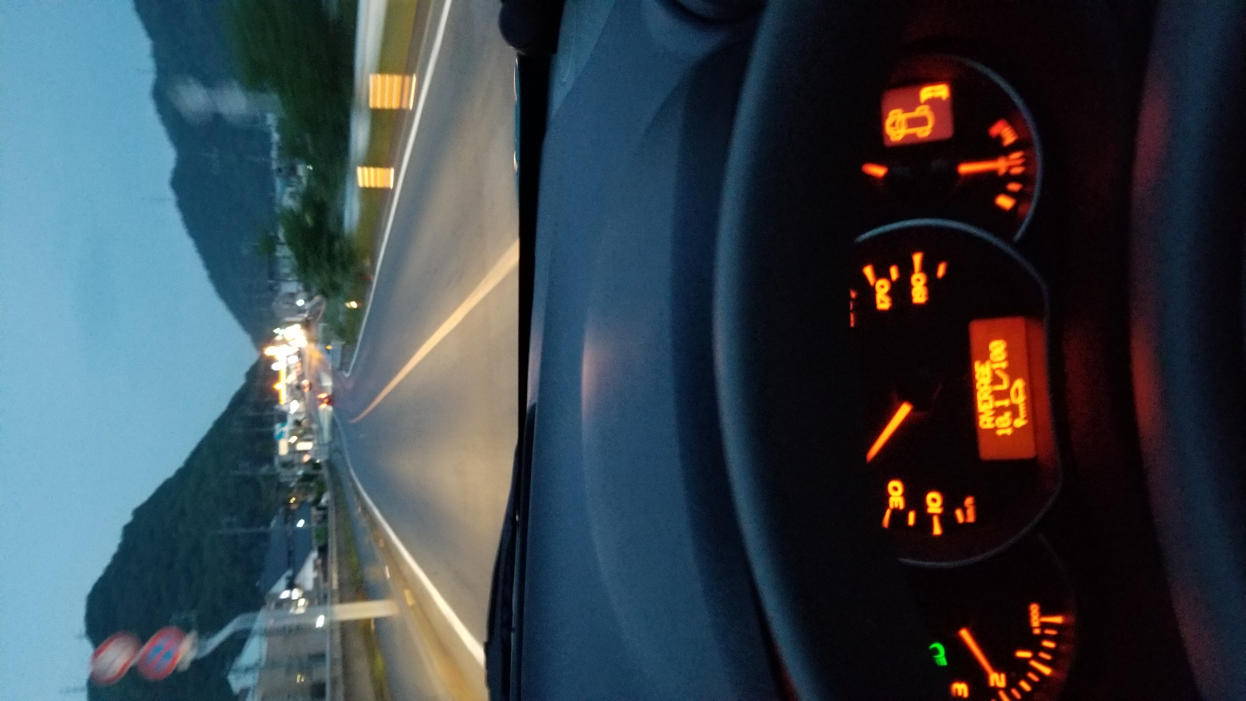 花の金曜日、郊外へ帰るラジオ～マイク使用時の注意+スーツ屋で学んだこと～