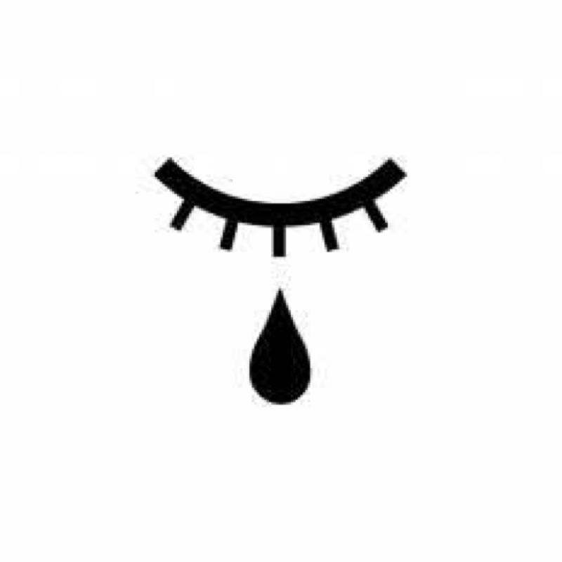 涙を吸い込んだグレーのスウェット