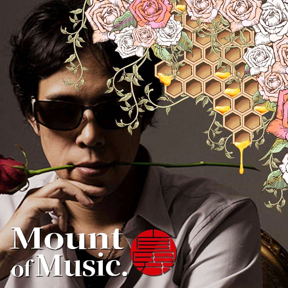 デビュー時を振り返り弾き語り