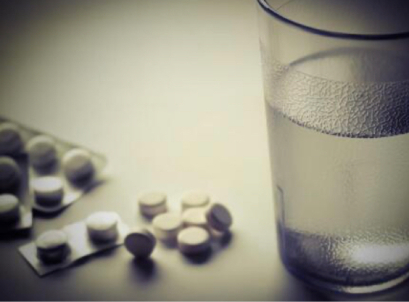 頭痛で鎮痛剤が手放せない日々を過ごす