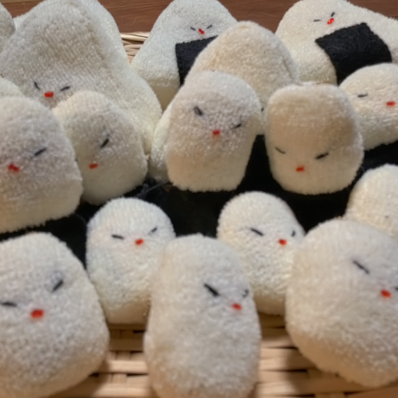 MIOKO個展 「だいたい四〇〇年くらい布団の上」について