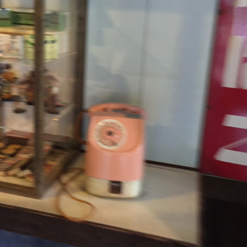 昭和レトロ　電話器のある情景