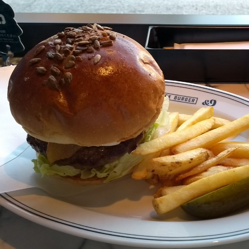 【DeNA球団の本気】ハマスタにある高級バーガー店に行ってきた！ from Radiotalk episode artwork