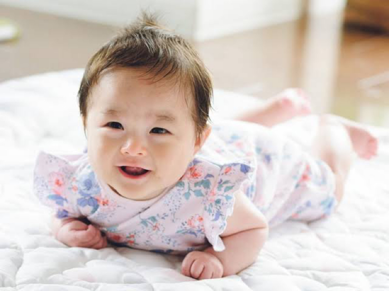 赤ちゃんは作り笑いを見抜く