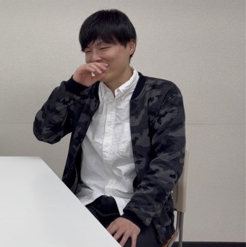 #633 太ももに乗る