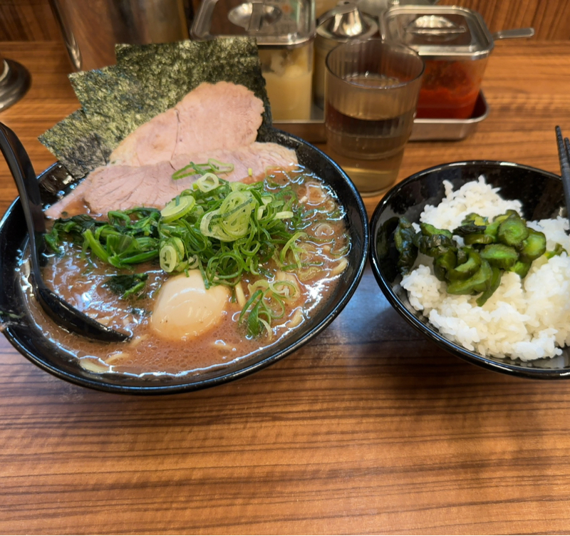 うどんとラーメン。モナサクとオサミウミズ。