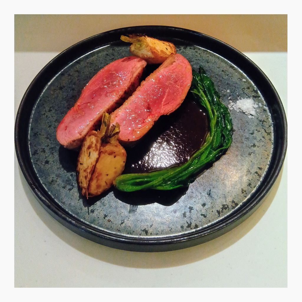 【食欲の秋】鴨肉のローストに舌鼓を打つ