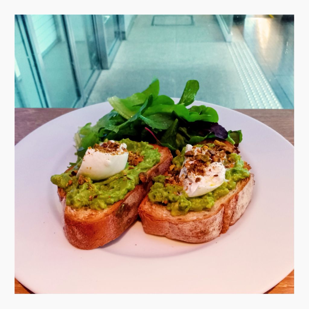 【サラベス】雨の東京駅でアボカドトースト
