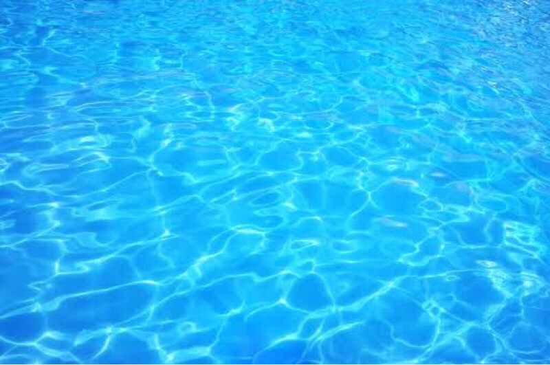 2@夏休みに室内プールで痴漢された